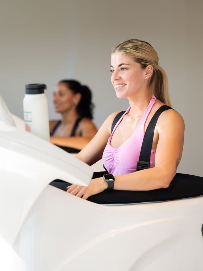 A client on the vacuum bike at Flow Physique